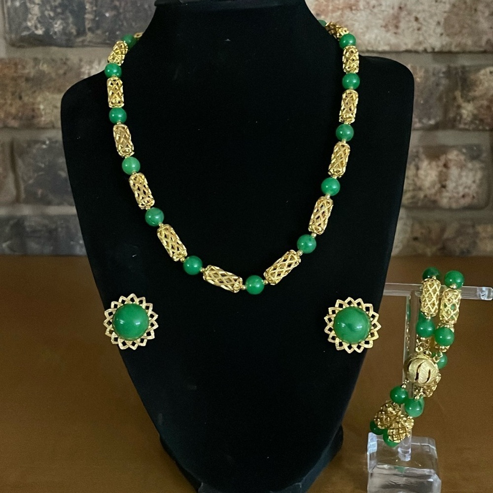 Vintage gold tone and green beaded necklace bracelet and earring set